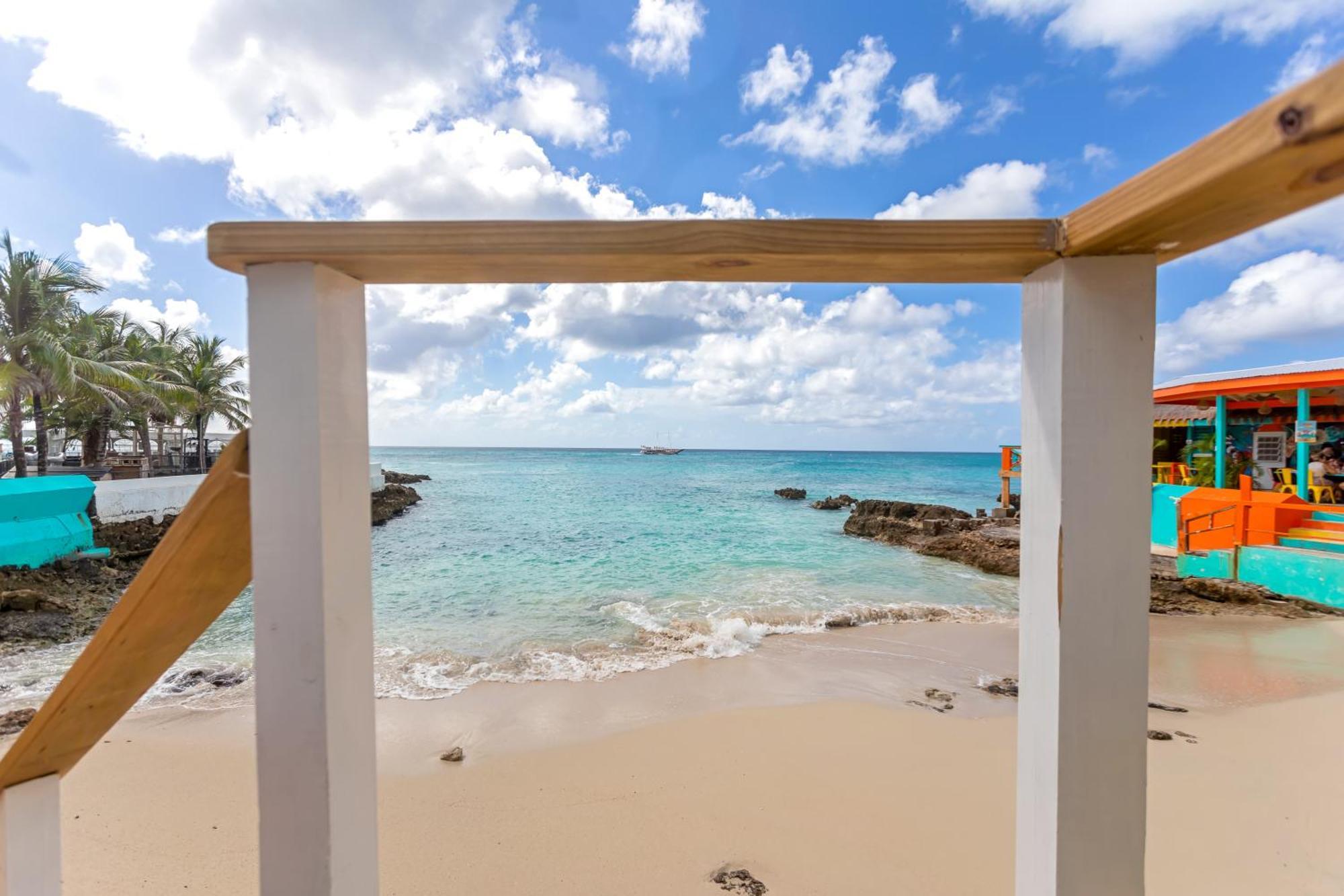 Maho Beach House - Grand Studio - Oceanview Suite Exterior photo